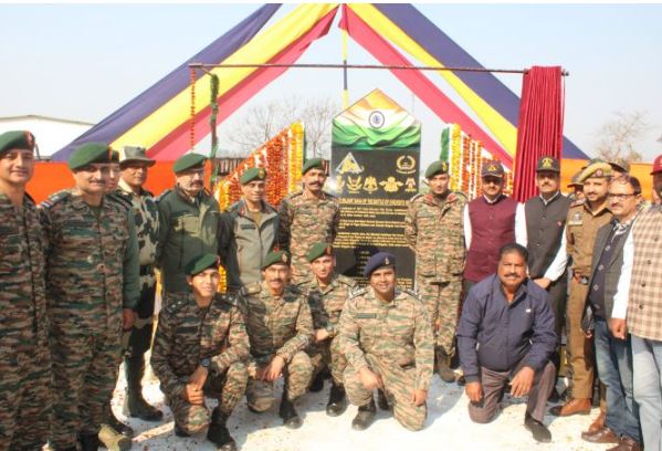 'सेना ने जम्मू में भारत-पाक सीमा के पास 71 युद्ध नायकों को श्रद्धांजलि देने के लिए मोनोलिथ का अनावरण किया | '